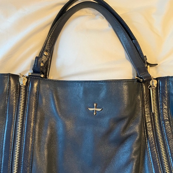 Pour la Victoire Navy leather bag with gold detail - Picture 3 of 15